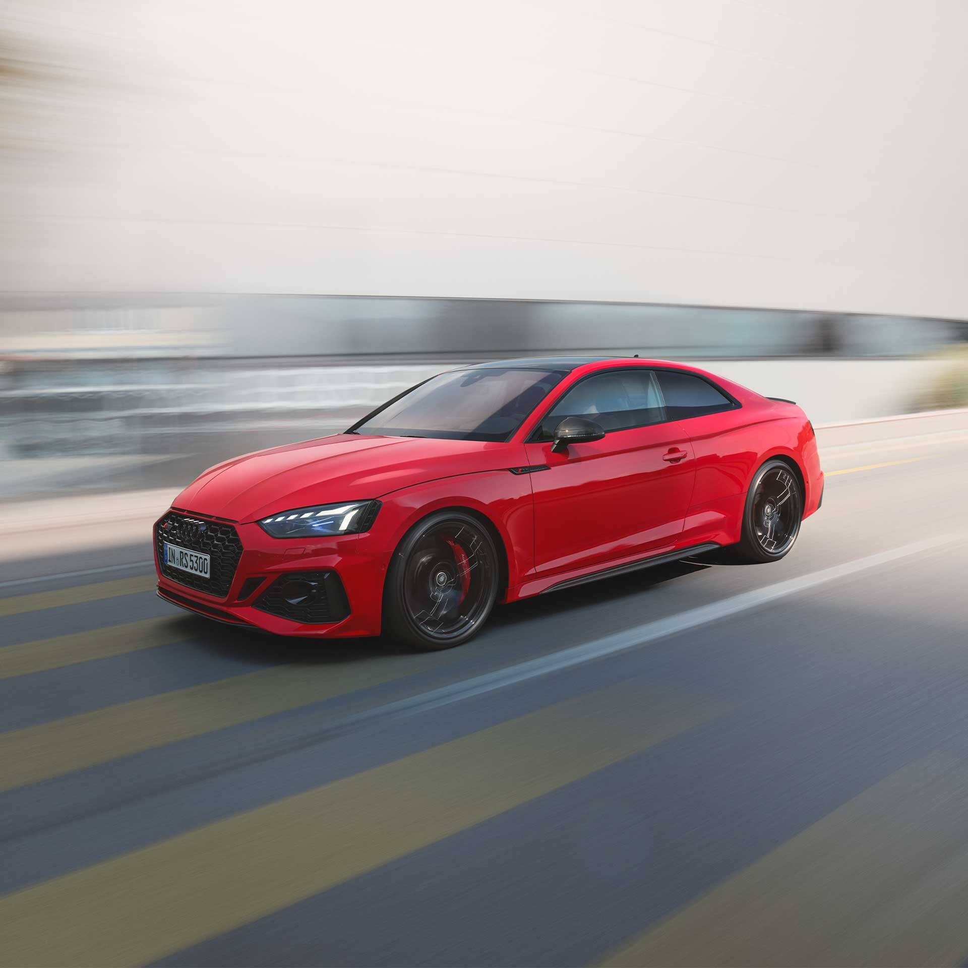 Audi RS 5 în vedere dinamică din față