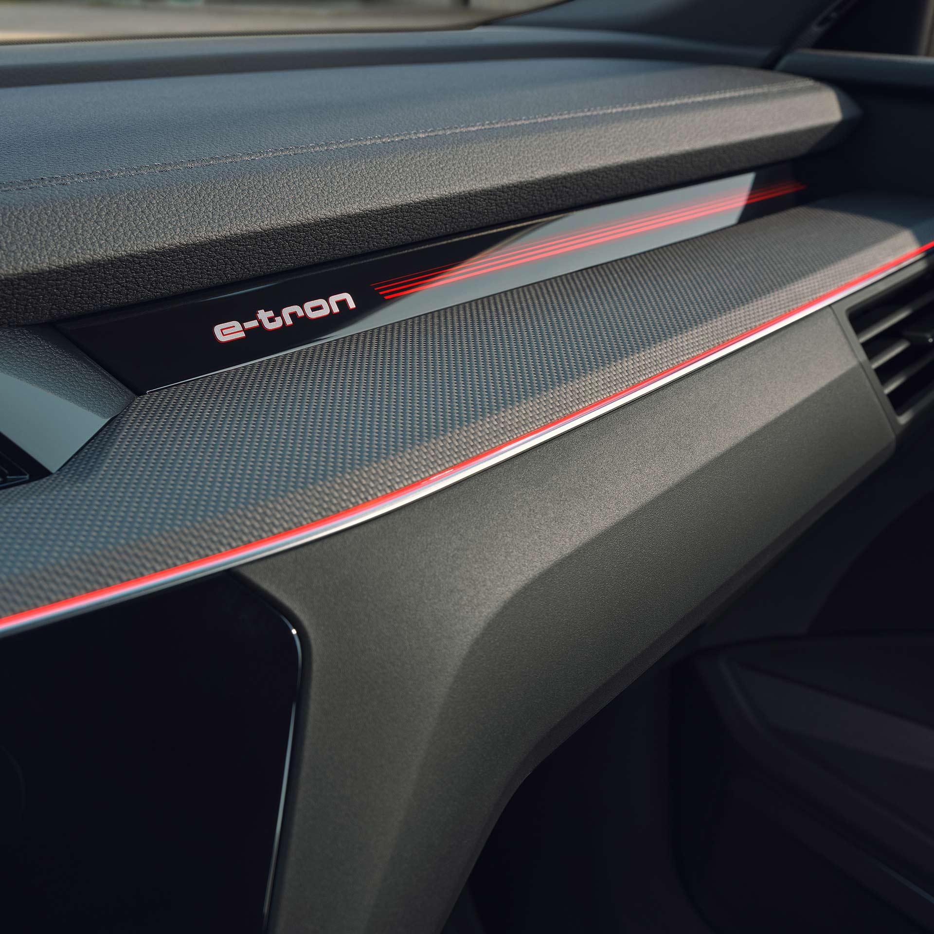 Audi SQ8 Sportback e-tron passenger side view