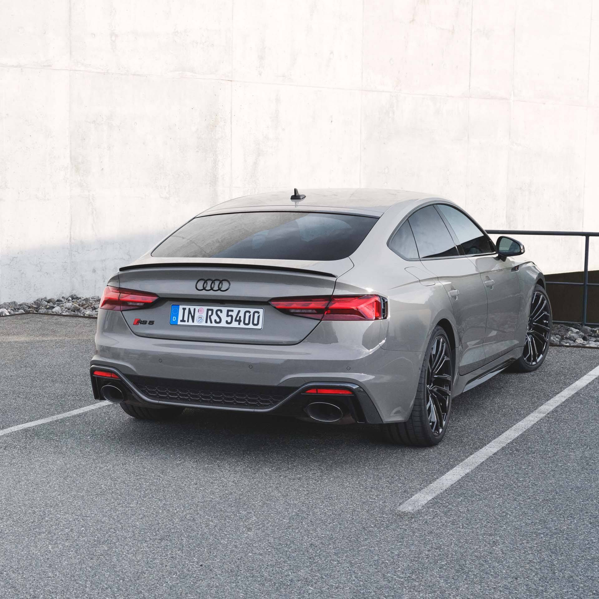 Audi RS5 Sportback văzut din spate