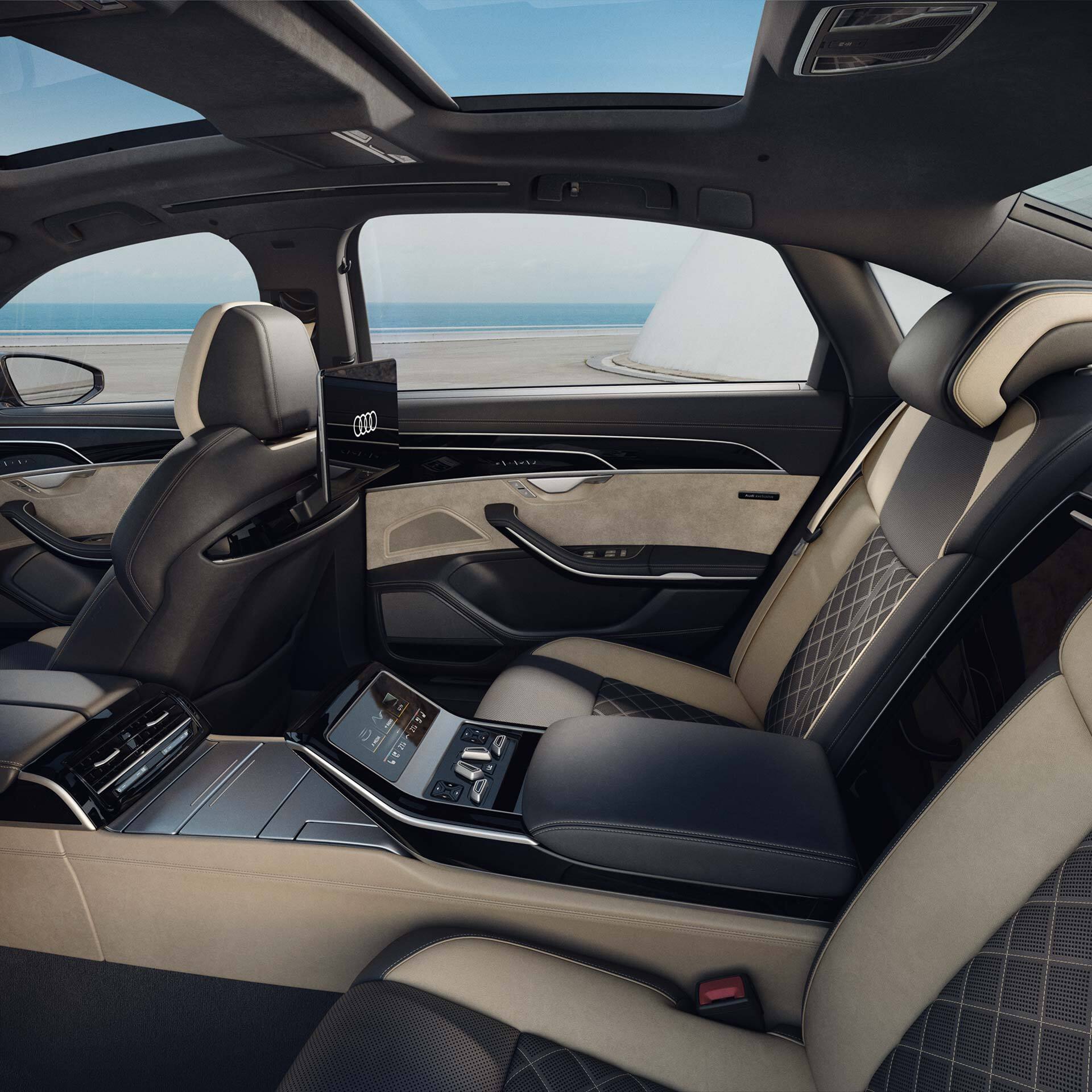 Pohľad na zadné sedadlá v Audi A8 L Audi exclusive