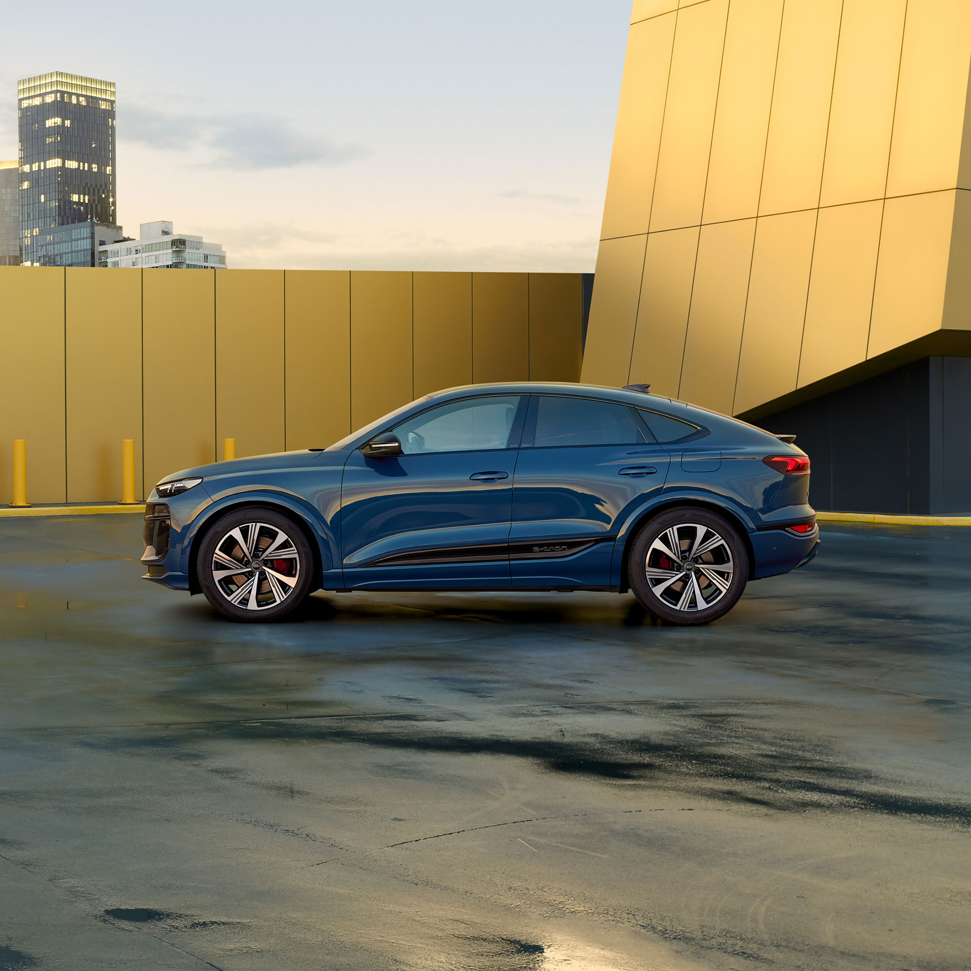 Silueta sportivă a Audi SQ6 Sportback e-tron