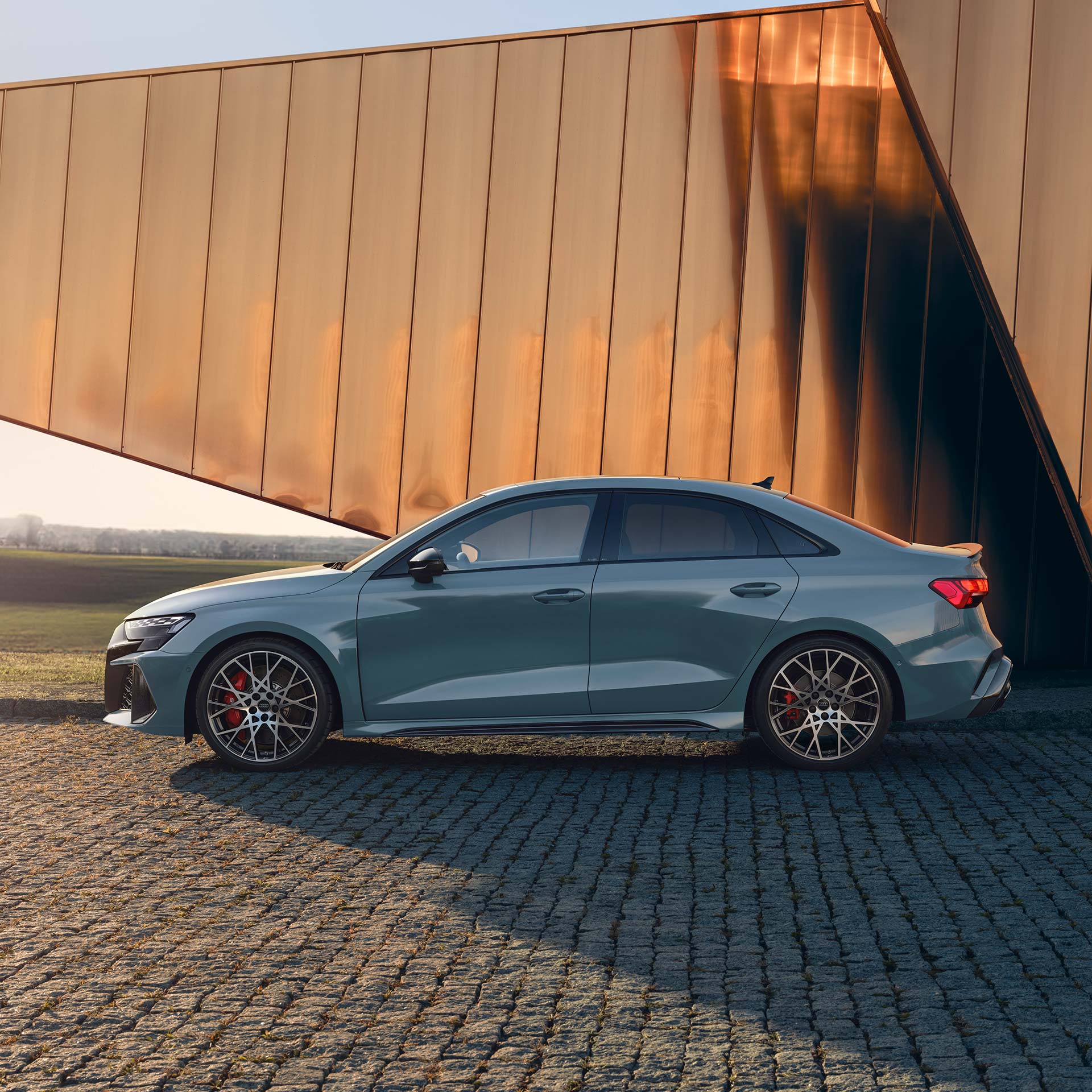 Audi RS 3 Limuzína z bočného pohľadu