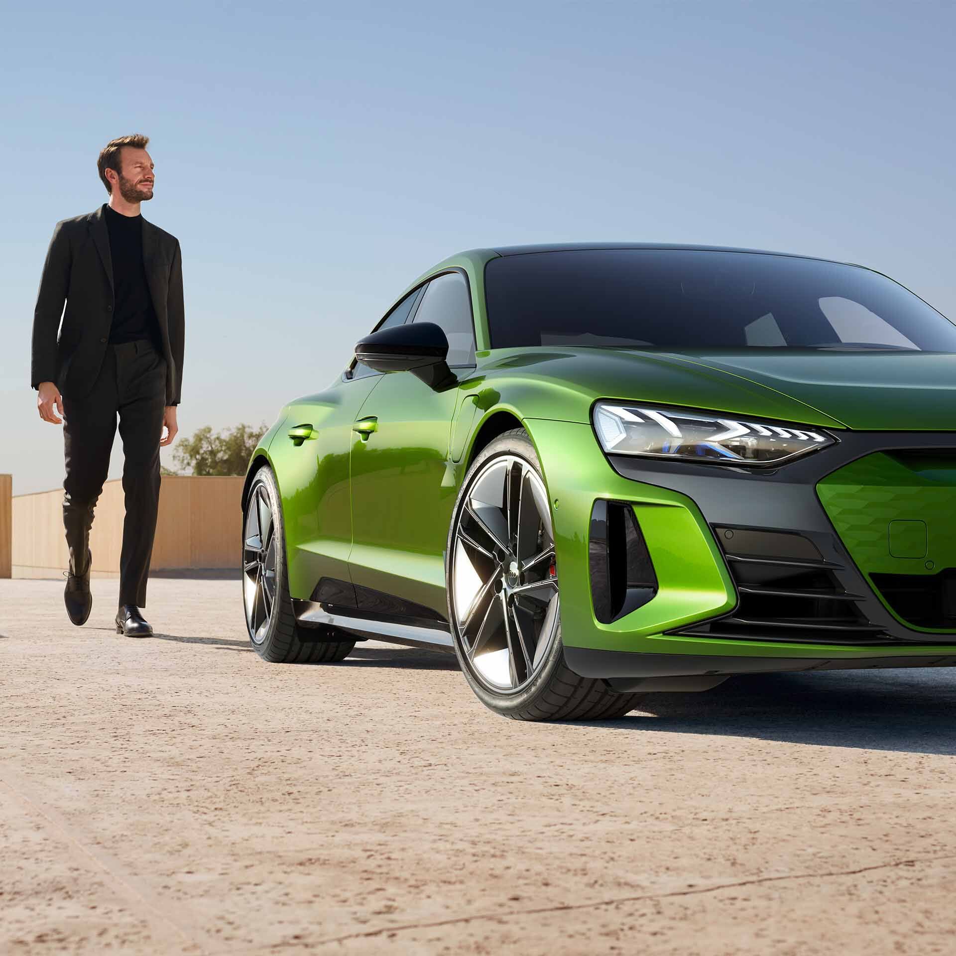 Audi e-tron GT с лаково покритие Audi exclusive Java зелен Metallic