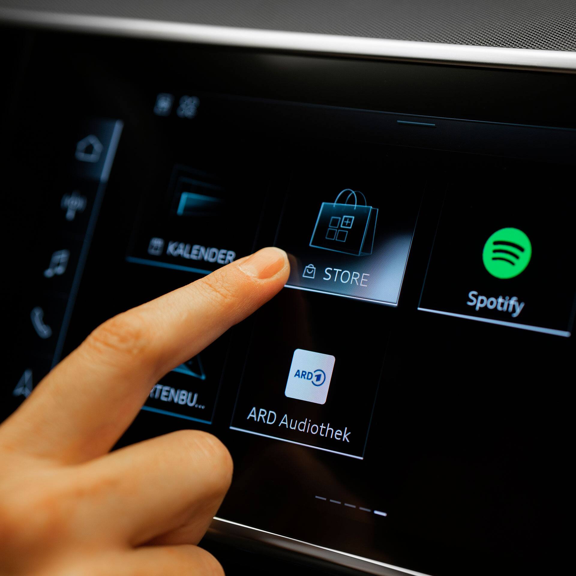 Application Store Icon auf virtuellem Hub in einem Audi