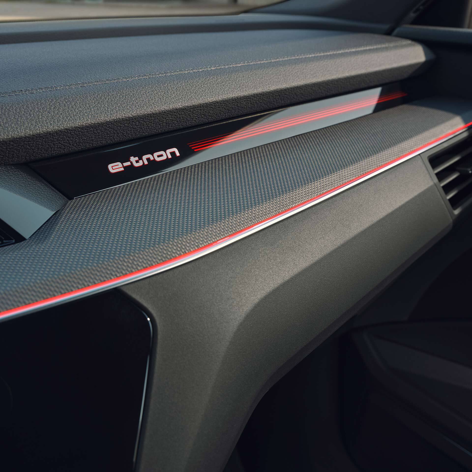 Dekor Beifahrerseite Audi SQ8 Sportback e-tron