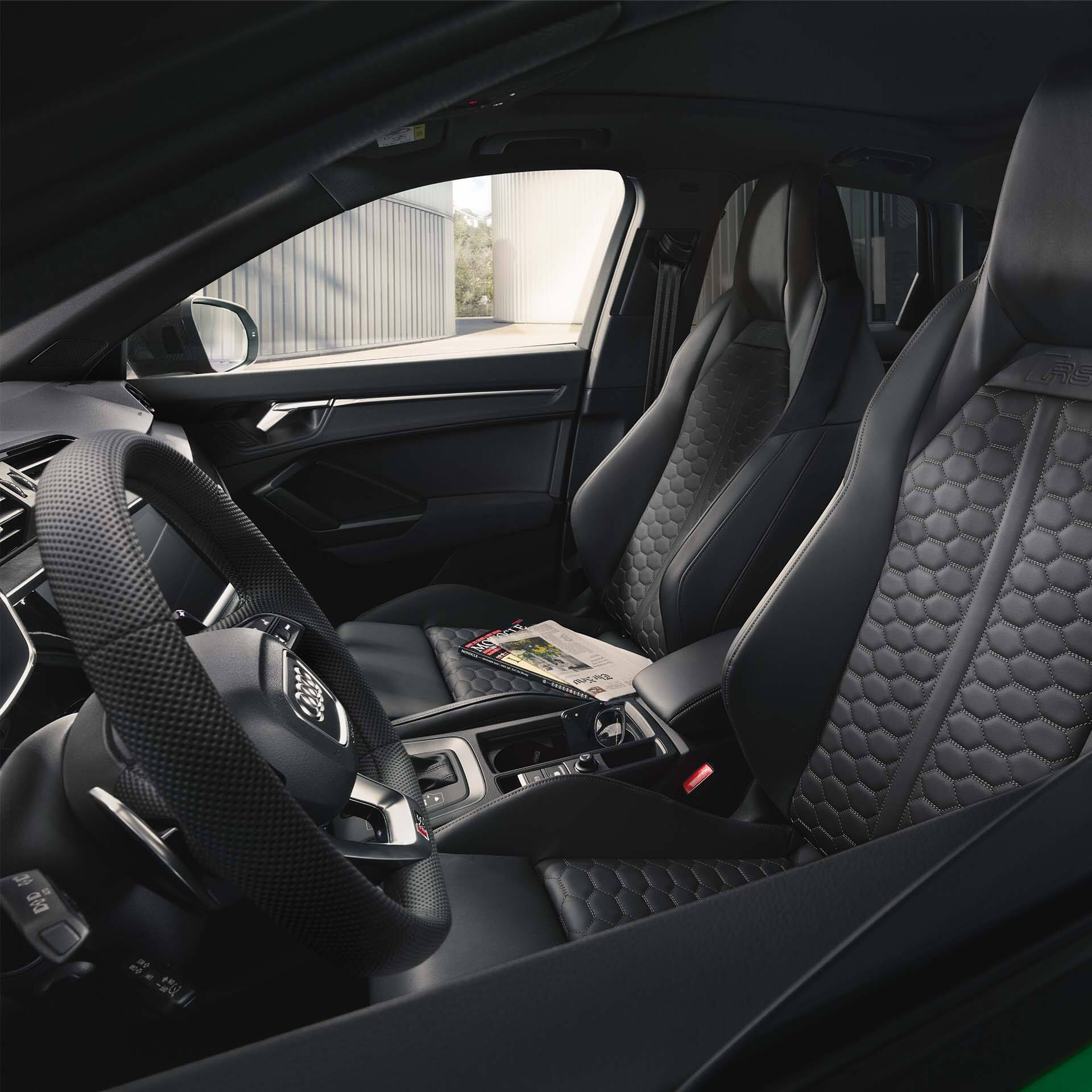 Audi RS Q3 интериорно оборудване