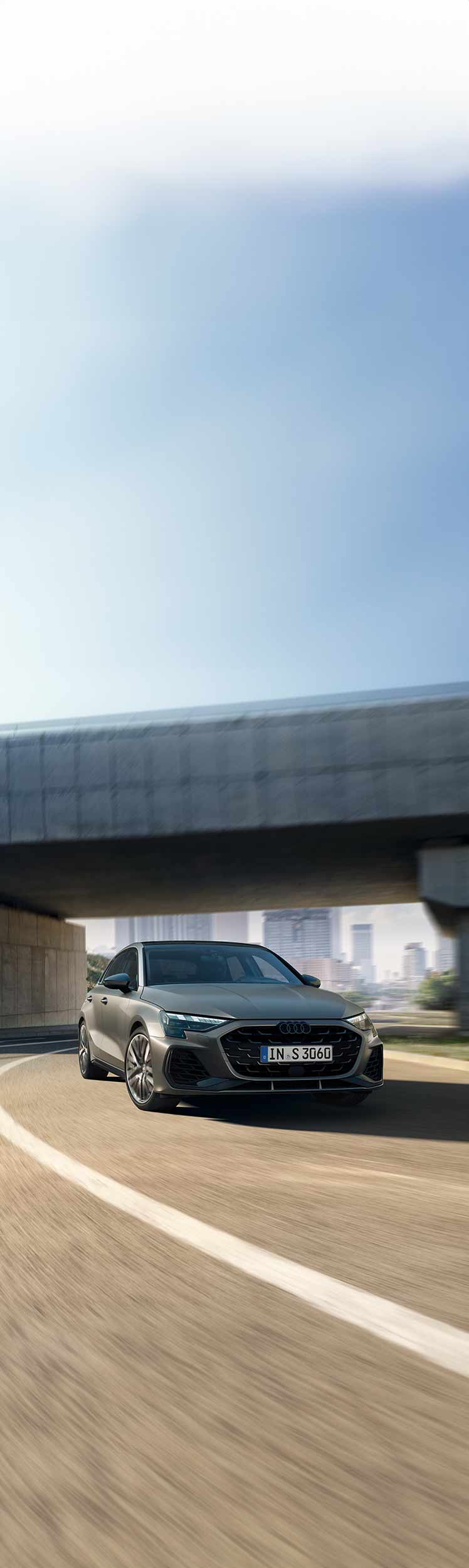 Vedere frontală dinamică Audi S3 Sportback