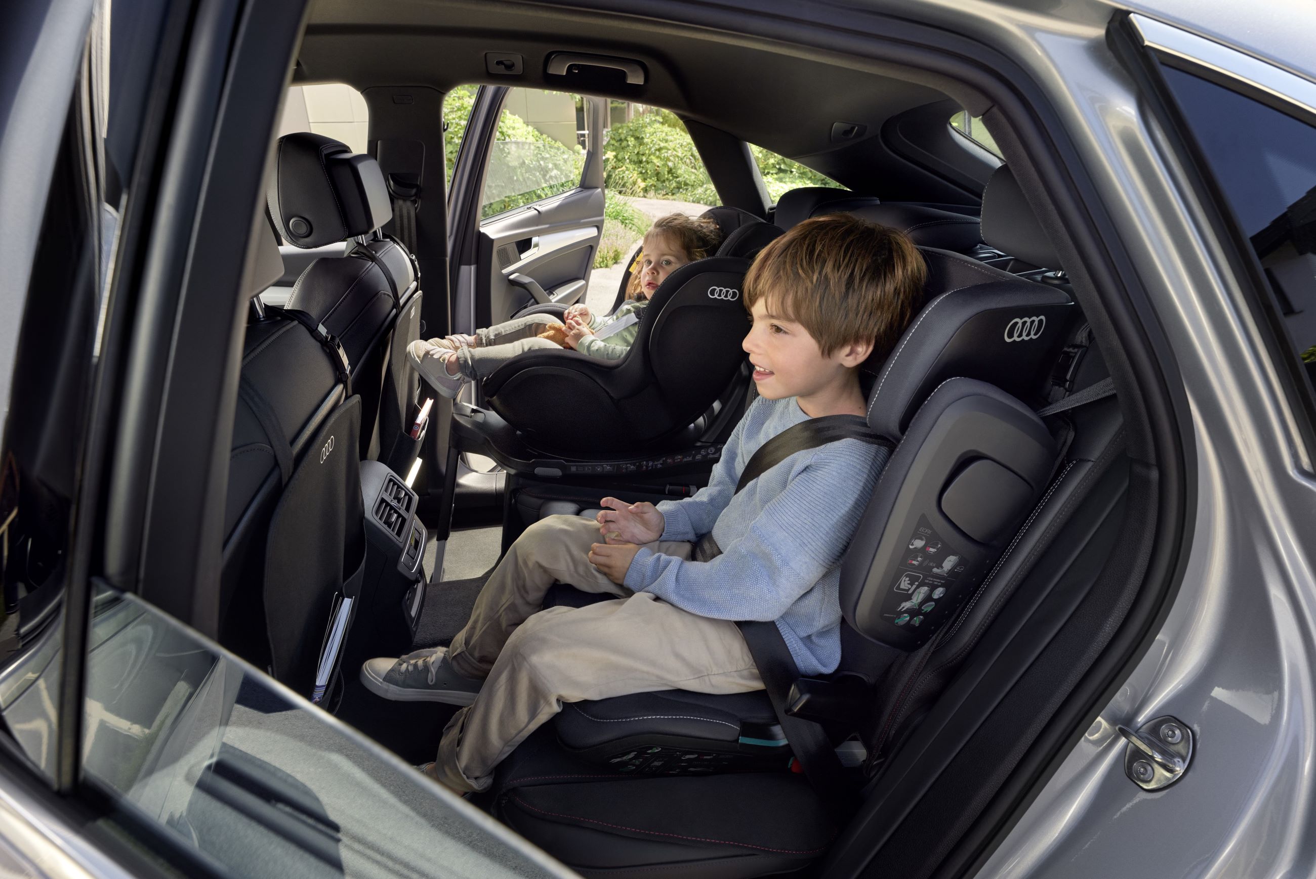 Kindersitz mit hotsell Halterung Audi