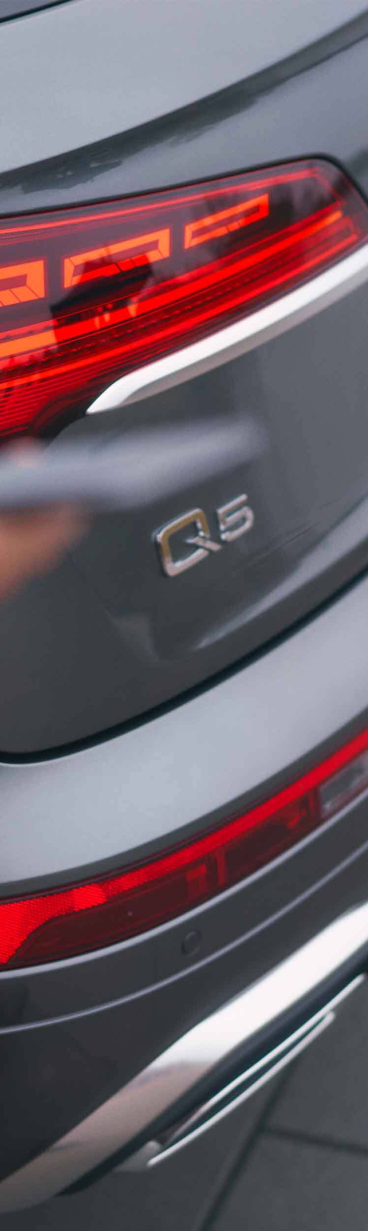 Audi Q5 TFSI e seitlich