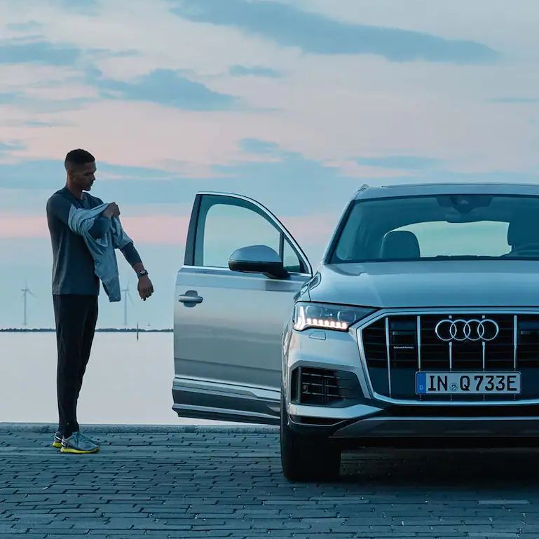 Frontale Seitenansicht Audi Q7 TFSI e