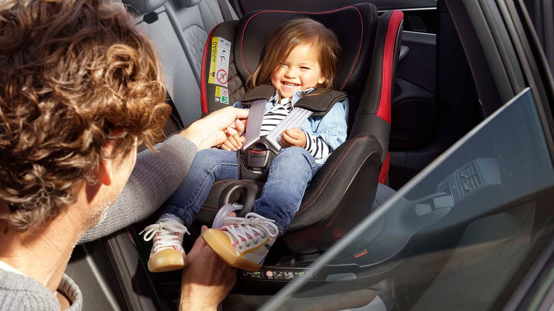 Audi A4 allroad quattro mit Kindersitz