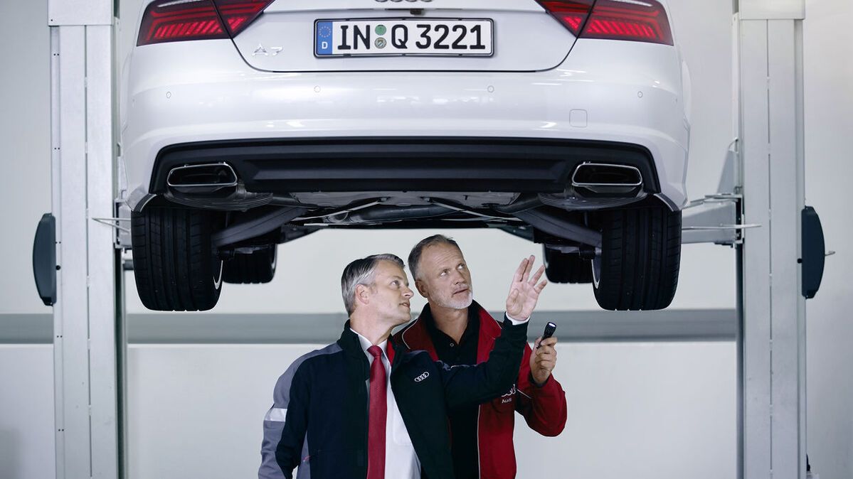 Audi Beratungsgespräch zur Kunststoff Reparatur