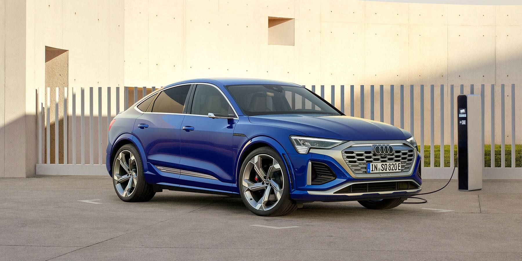 Audi SQ8 Sportback e-tron ladend